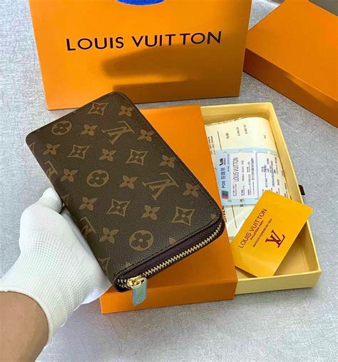 ví lv cầm tay